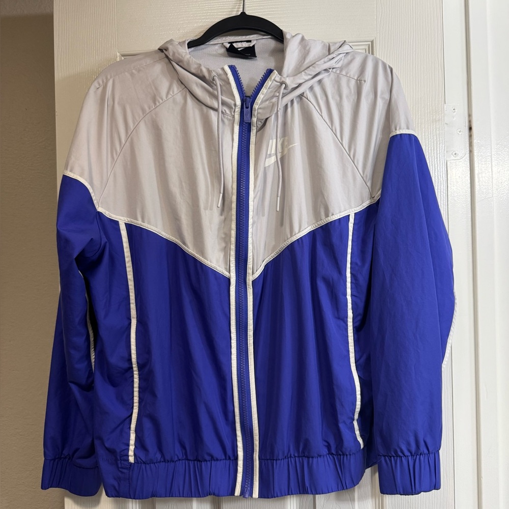 Nike hooded windbreaker. Zip front. 2 front zip pockets. XLg  GUC